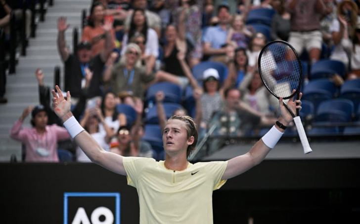 USA's Sebastian Korda reacts after winning against Poland's Hubert Hurkacz during their men's singles match on day seven of the Australian Open tennis tournament in Melbourne on January 22, 2023. (Photo by ANTHONY WALLACE / AFP) / -- IMAGE RESTRICTED TO EDITORIAL USE - STRICTLY NO COMMERCIAL USE --